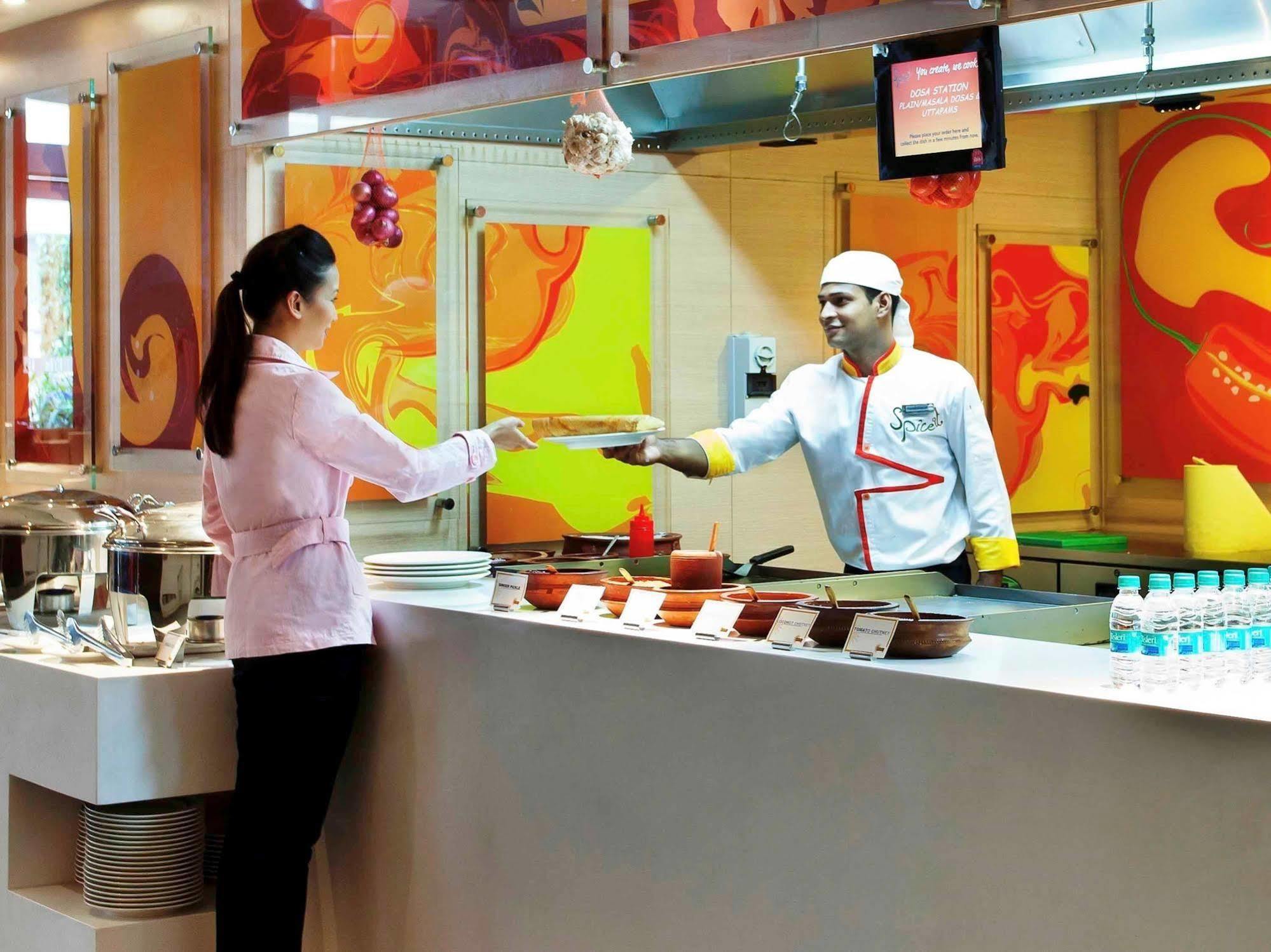 Hotel Ibis Bengaluru Outer Ring Road Ristorante foto